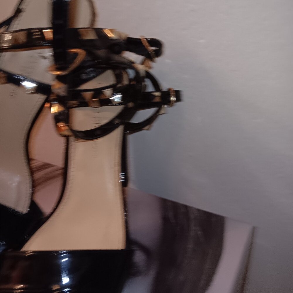 Comfortable black heels
